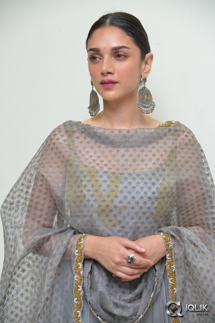 Aditi-Rao-Hydari-at-Cheliyaa-Movie-Promotions